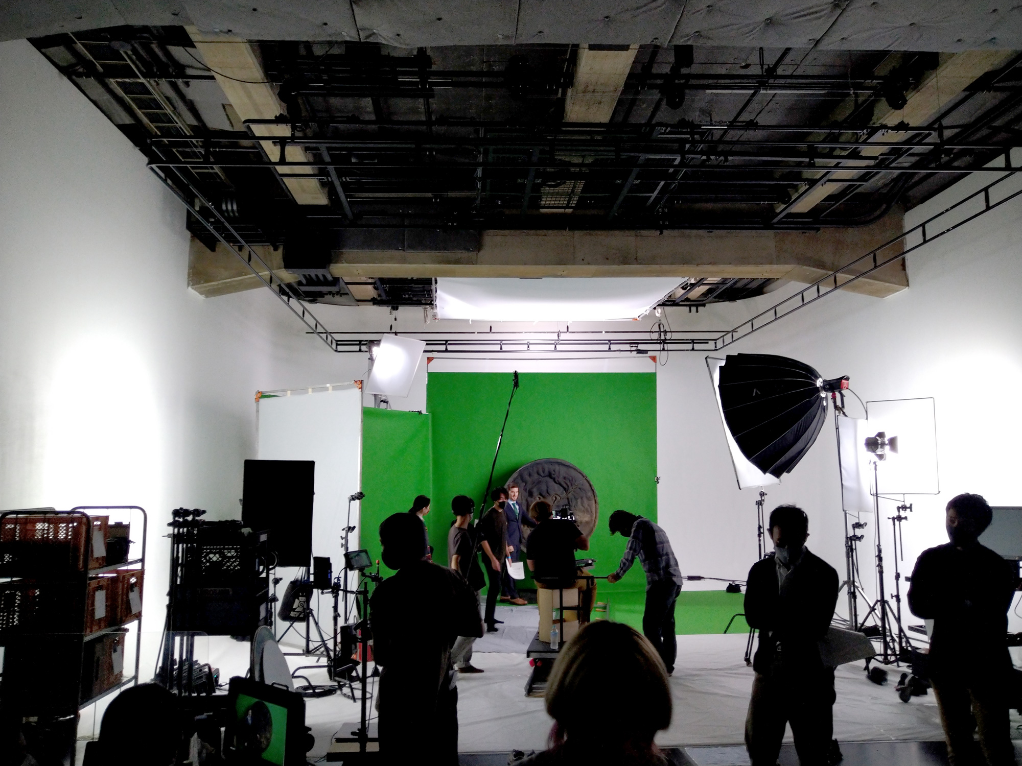 撮影は月島にあるスタジオにて11月上旬に行われました